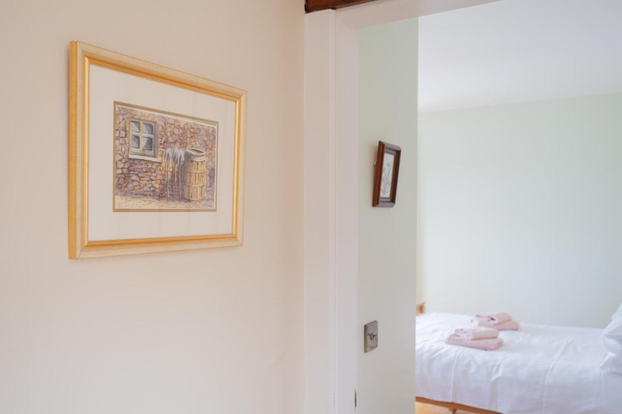 הוילה Kilcoo Beautiful Mountain Views & Private Hot Tub מראה חיצוני תמונה