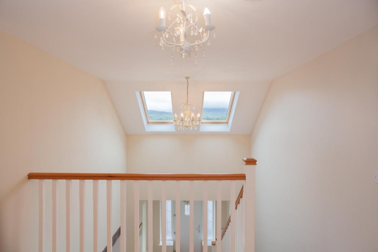 הוילה Kilcoo Beautiful Mountain Views & Private Hot Tub מראה חיצוני תמונה