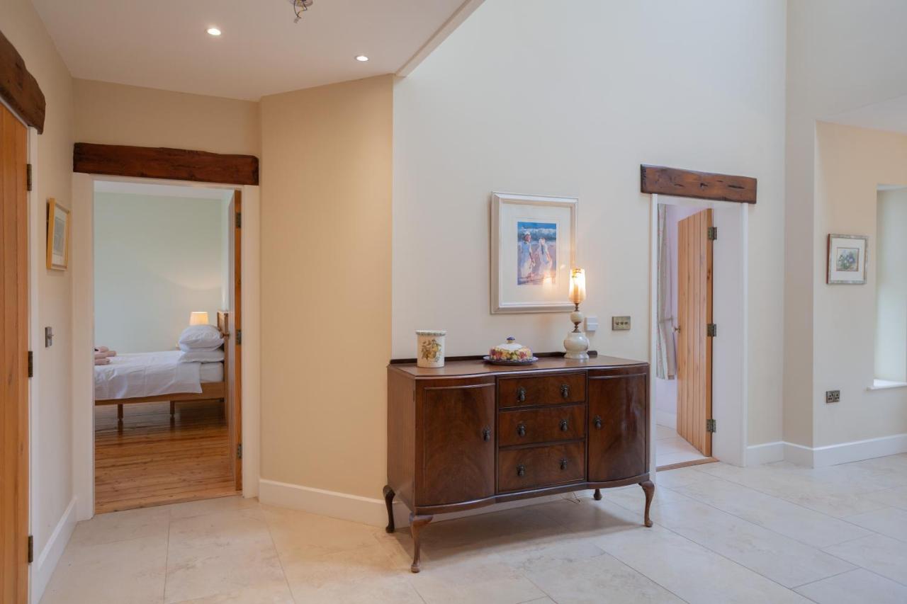הוילה Kilcoo Beautiful Mountain Views & Private Hot Tub מראה חיצוני תמונה