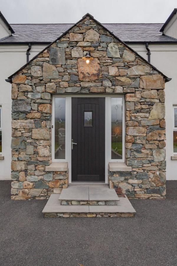 הוילה Kilcoo Beautiful Mountain Views & Private Hot Tub מראה חיצוני תמונה