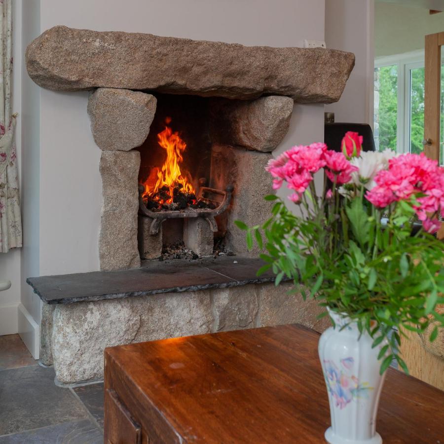 הוילה Kilcoo Beautiful Mountain Views & Private Hot Tub מראה חיצוני תמונה