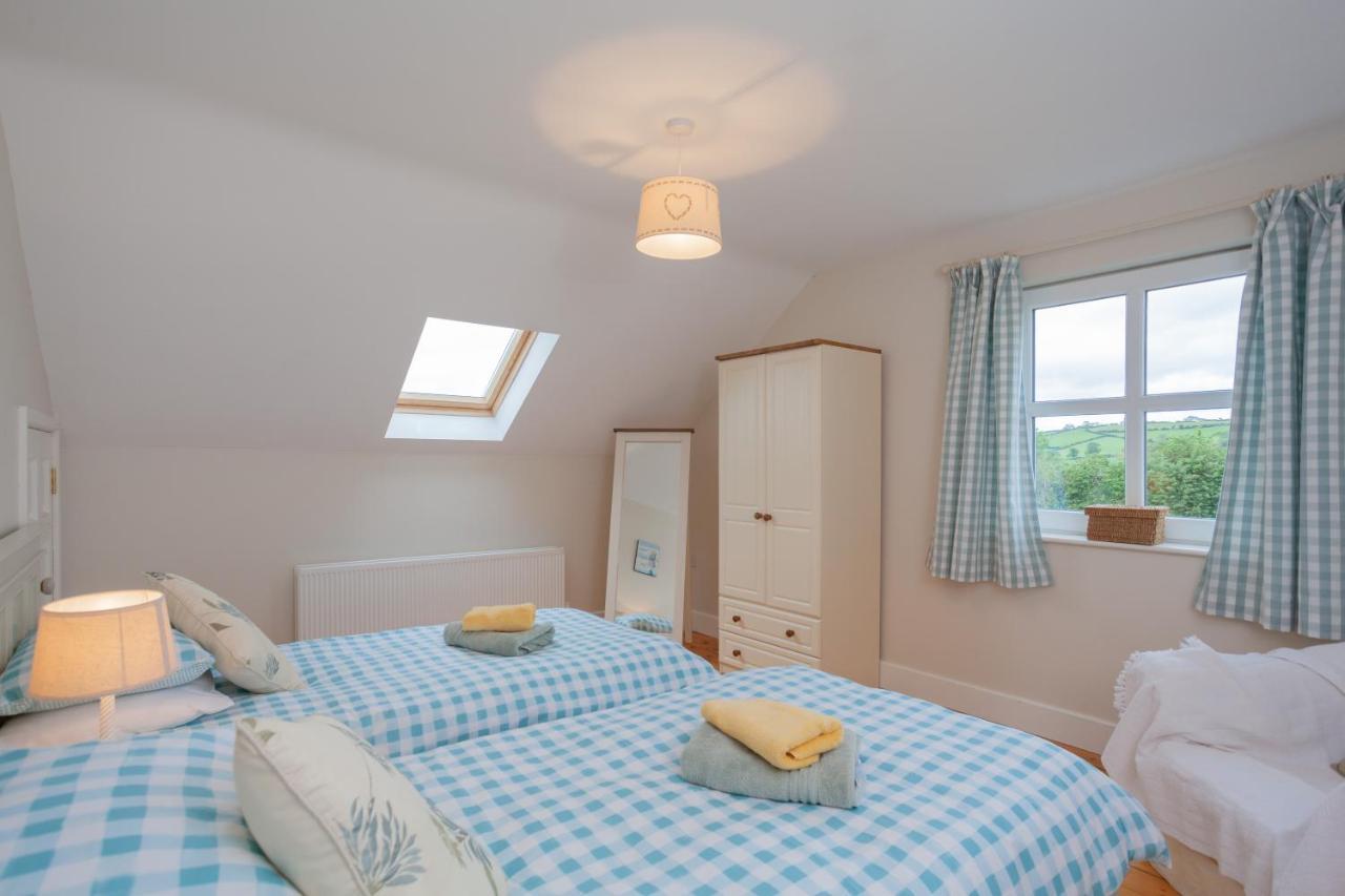 הוילה Kilcoo Beautiful Mountain Views & Private Hot Tub מראה חיצוני תמונה