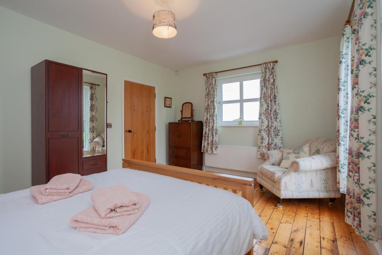 הוילה Kilcoo Beautiful Mountain Views & Private Hot Tub מראה חיצוני תמונה