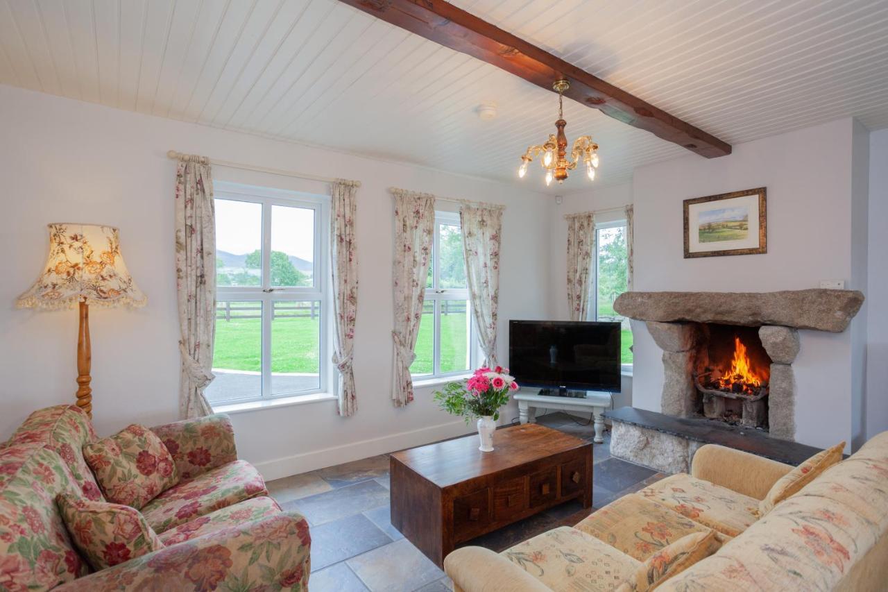 הוילה Kilcoo Beautiful Mountain Views & Private Hot Tub מראה חיצוני תמונה