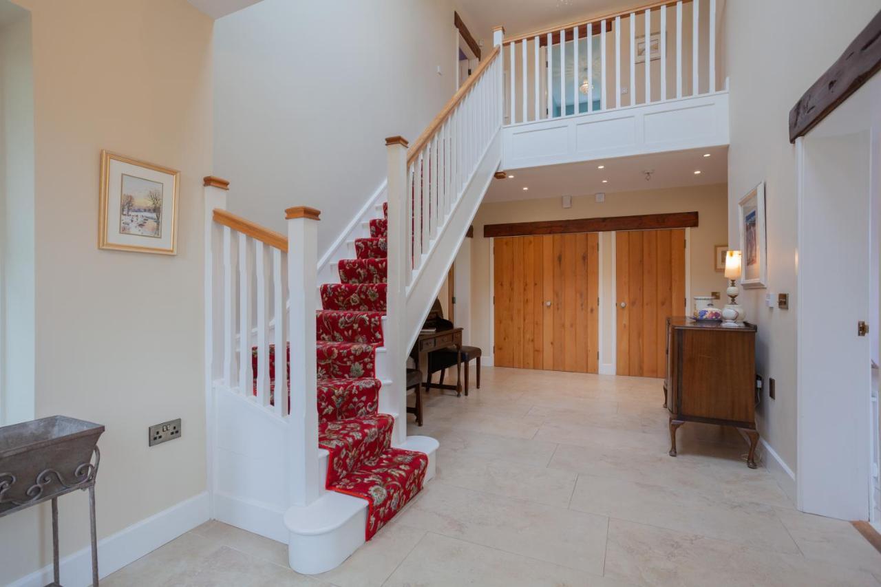 הוילה Kilcoo Beautiful Mountain Views & Private Hot Tub מראה חיצוני תמונה