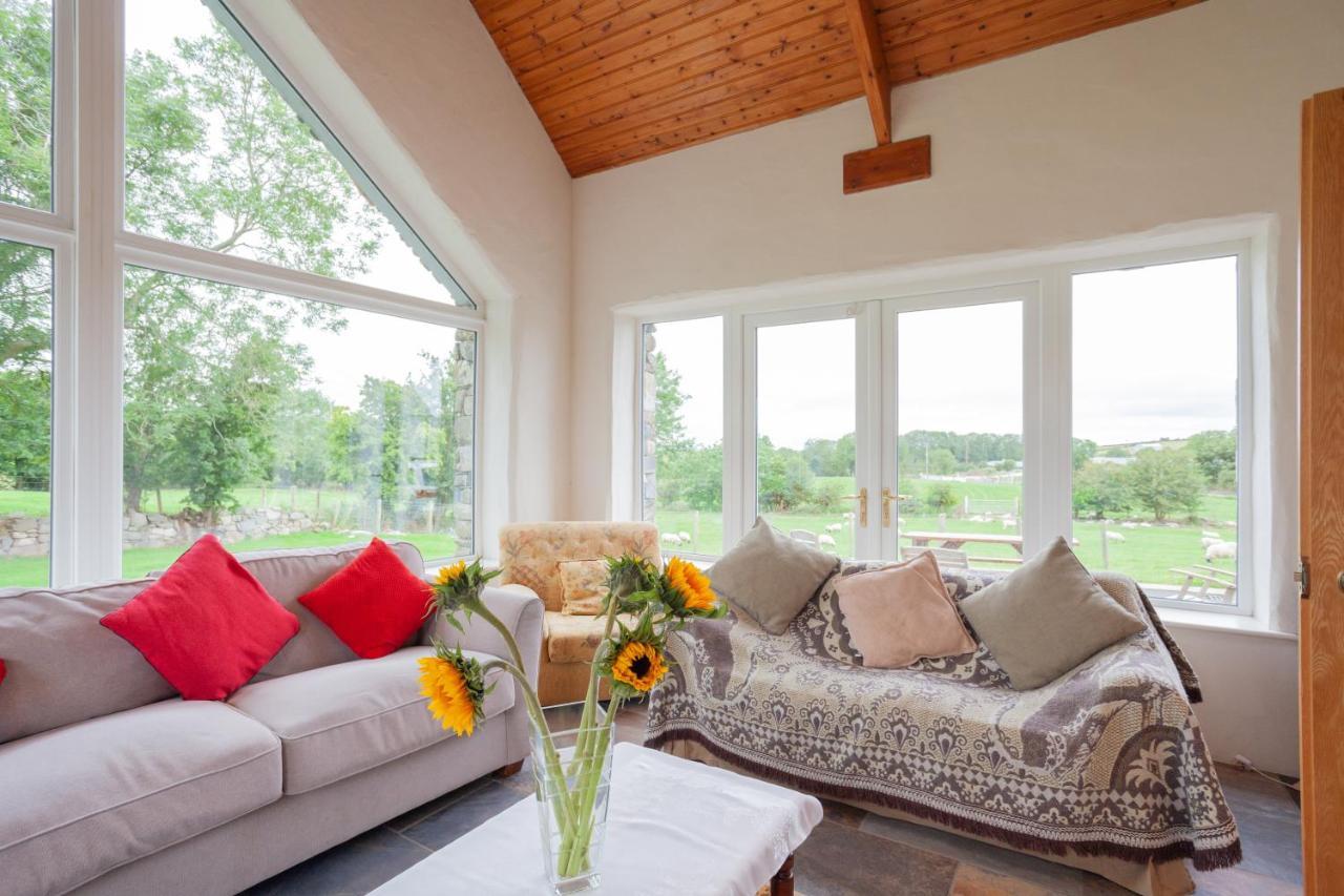 הוילה Kilcoo Beautiful Mountain Views & Private Hot Tub מראה חיצוני תמונה