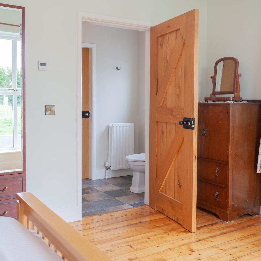 הוילה Kilcoo Beautiful Mountain Views & Private Hot Tub מראה חיצוני תמונה