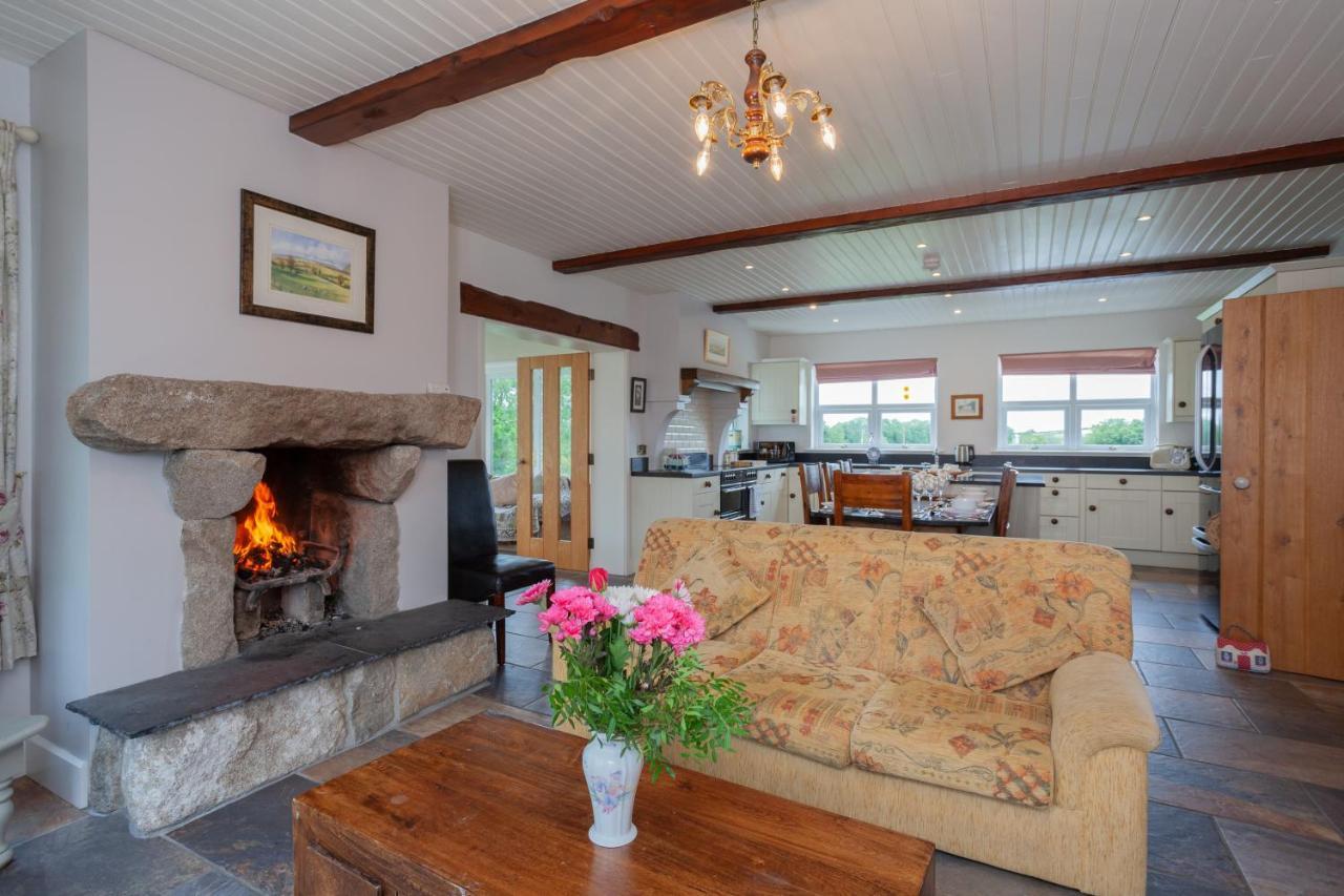 הוילה Kilcoo Beautiful Mountain Views & Private Hot Tub מראה חיצוני תמונה